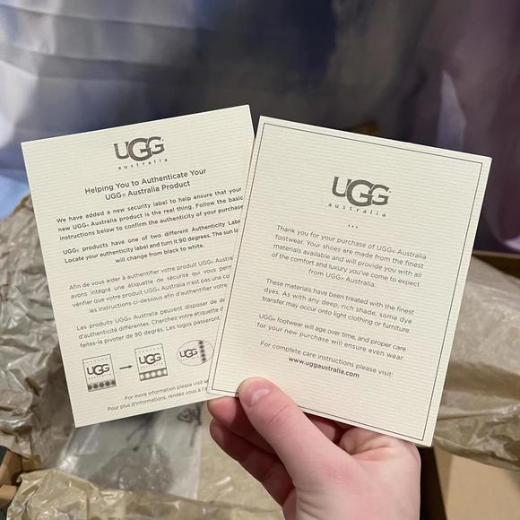 UGG Kids Bailey Button Chestnut Boots - Picture 6 of 10